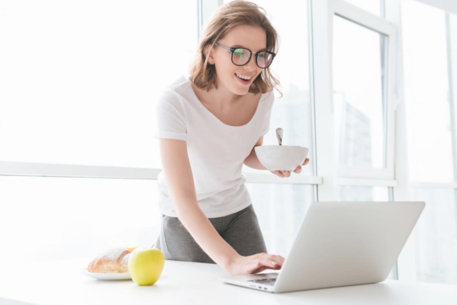 Équipe en formation technique sur l'administration de bases de données